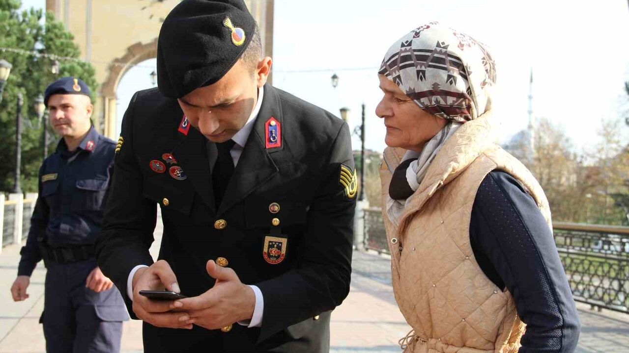 Çarşamba'da 25 Kasım kapsamında KADES tanıtımı ve kadına yönelik şiddet farkındalığı