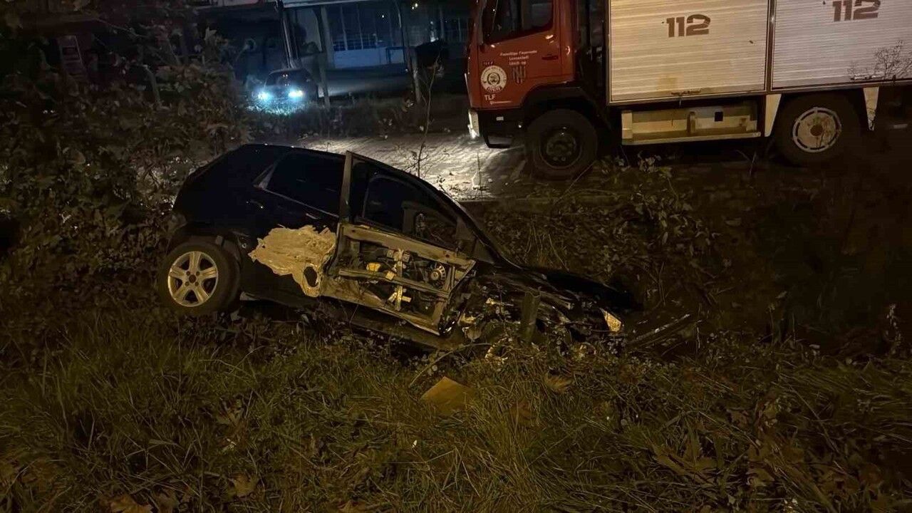 Çaycuma-Zonguldak kara yolunda otomobil şarampole uçtu: 2 yaralı