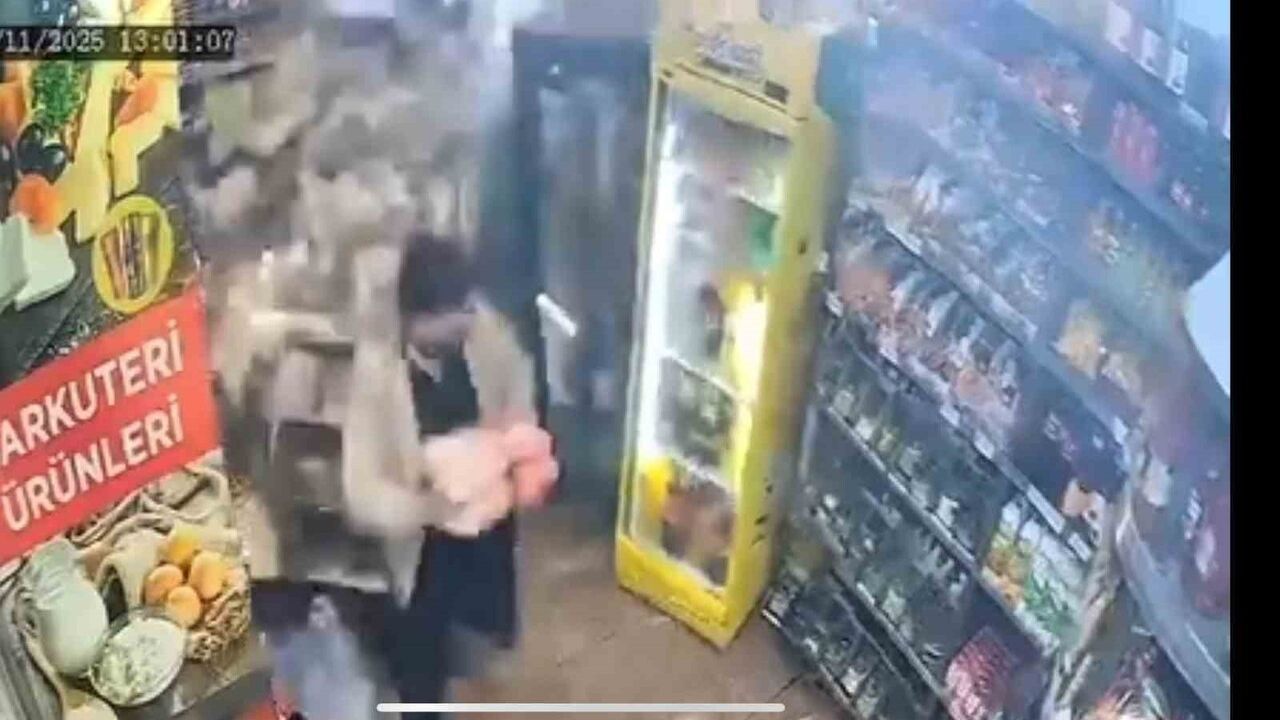 Çayırova'da kontrolden çıkan SUV şarküteriye daldı; müşteri kıl payı kurtuldu