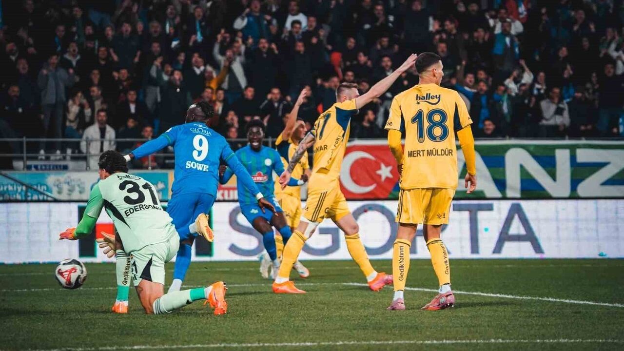 Çaykur Rizespor 2-0 Fenerbahçe — Trendyol Süper Lig 13. Hafta (İlk Yarı)