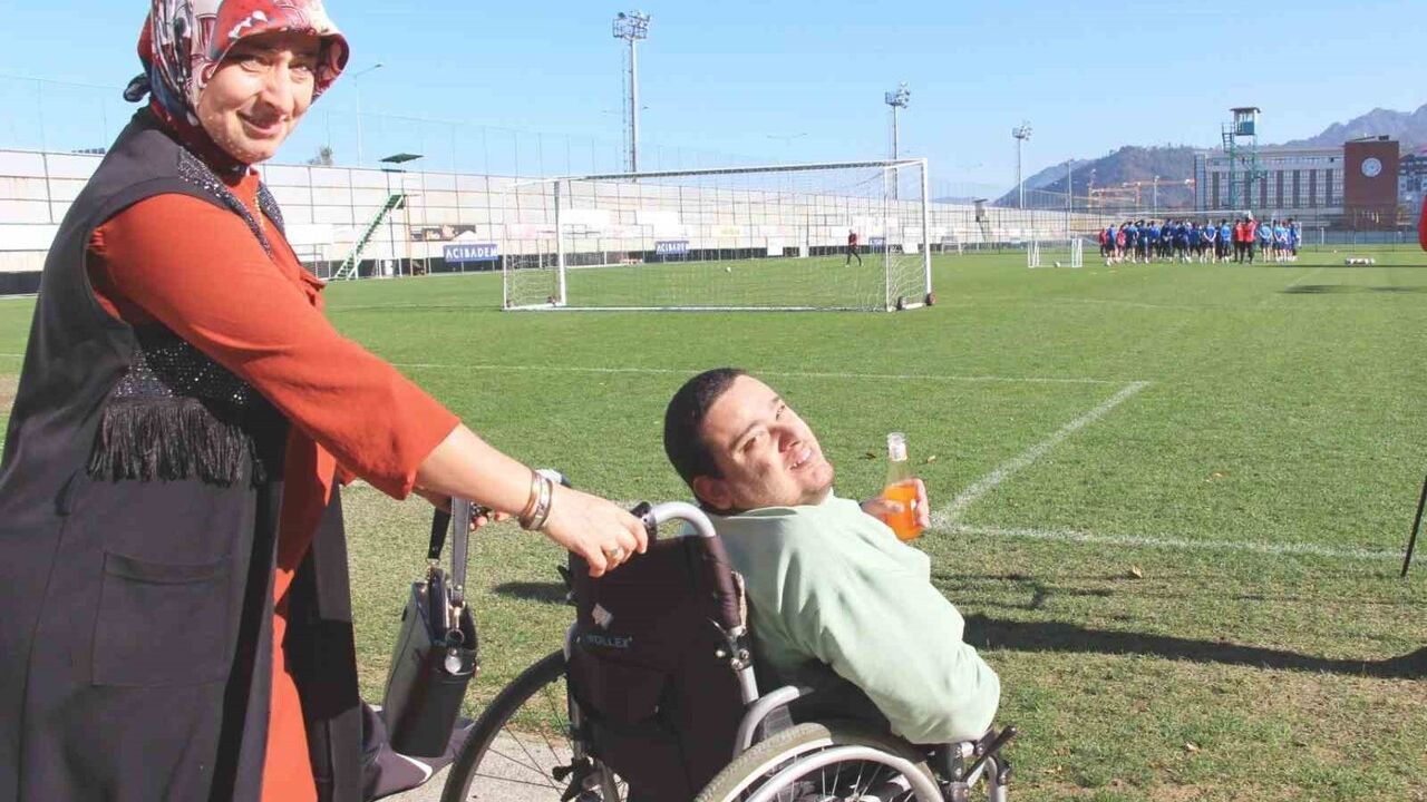 Çaykur Rizespor’a bağlılık: 25 yaşındaki Cengiz Köse stadyumdan idmana kadar takımın yanında