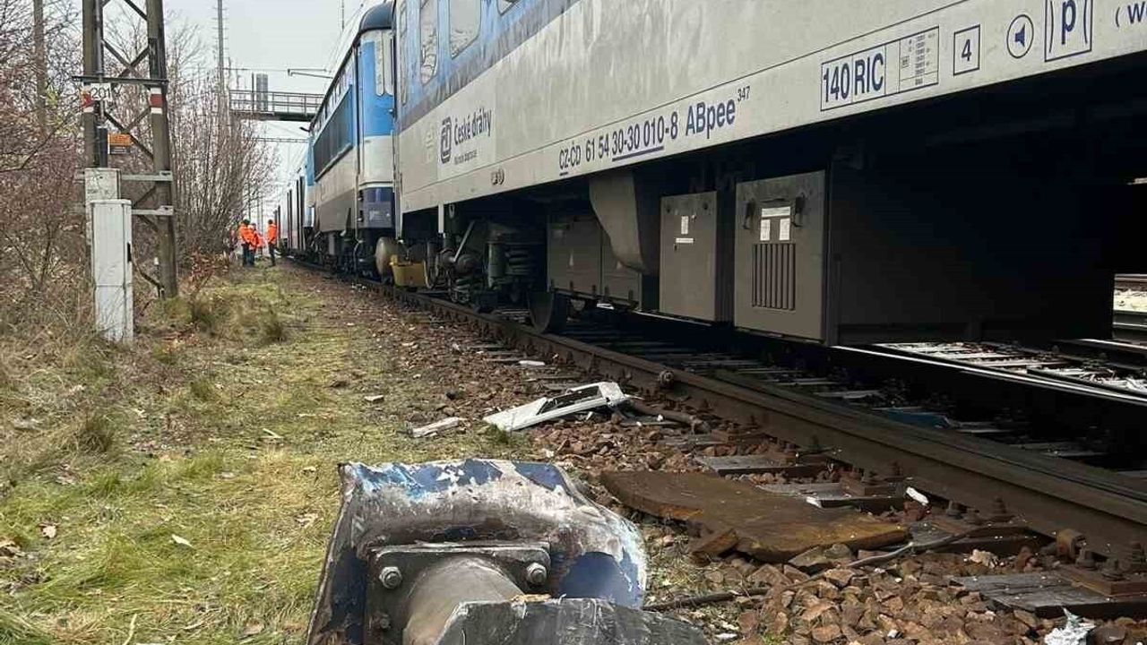 Çekya’da Zliv–Divcice hattında iki yolcu treni çarpıştı: 57 yaralı, 3’ü ağır