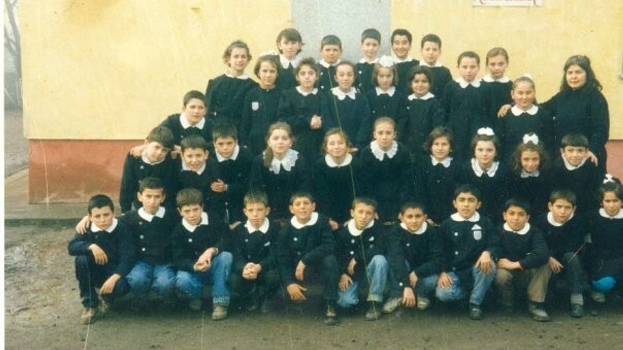 Cengiz Topel İlkokulu 1992 mezunları 33 yıl sonra öğretmenleriyle buluştu