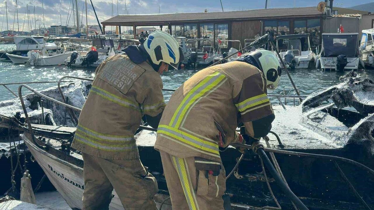Çeşme Ilıca Yıldızburnu'nda çıkan tekneler yangını: 7 özel tekne zarar gördü