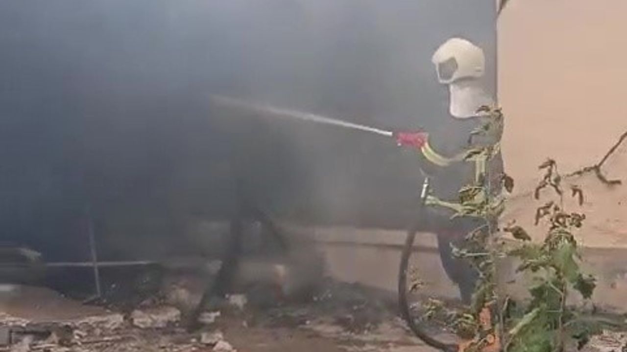 Ceyhan'da ev yangını: 75 yaşındaki bedensel engelli kadın hayatını kaybetti