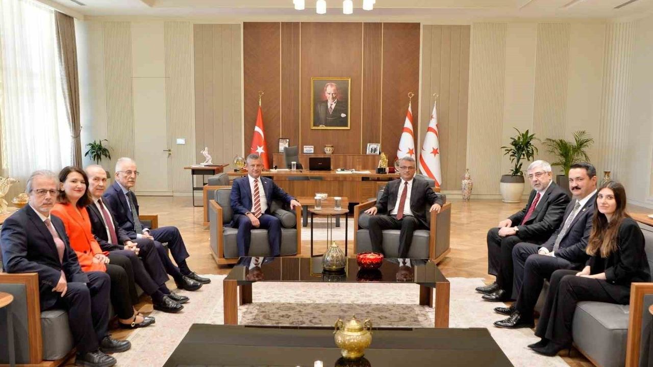 CHP Genel Başkanı Özel, Lefkoşa'da KKTC Cumhurbaşkanı Tufan Erhürman’ı ziyaret etti