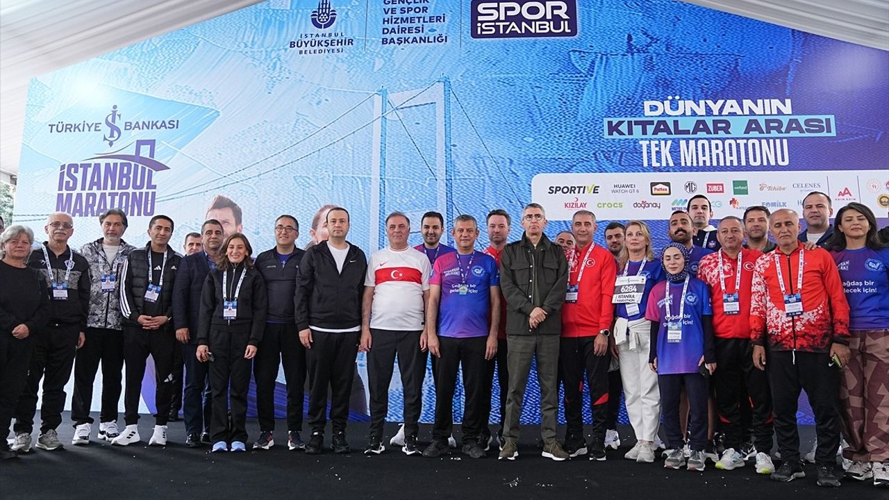 CHP Genel Başkanı Özgür Özel, 47. İstanbul Maratonu ödül töreninde konuştu