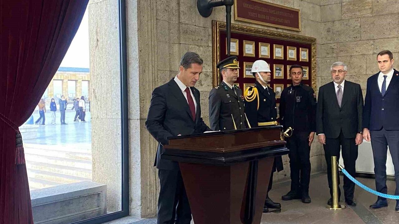 CHP Heyeti 39. Olağan Kurultay Öncesi Anıtkabir’i Ziyaret Etti