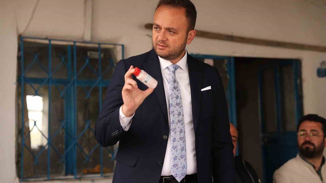 Çivril Belediyesi, şap hastalığına karşı yetiştiricilere dezenfektan dağıtımına başladı