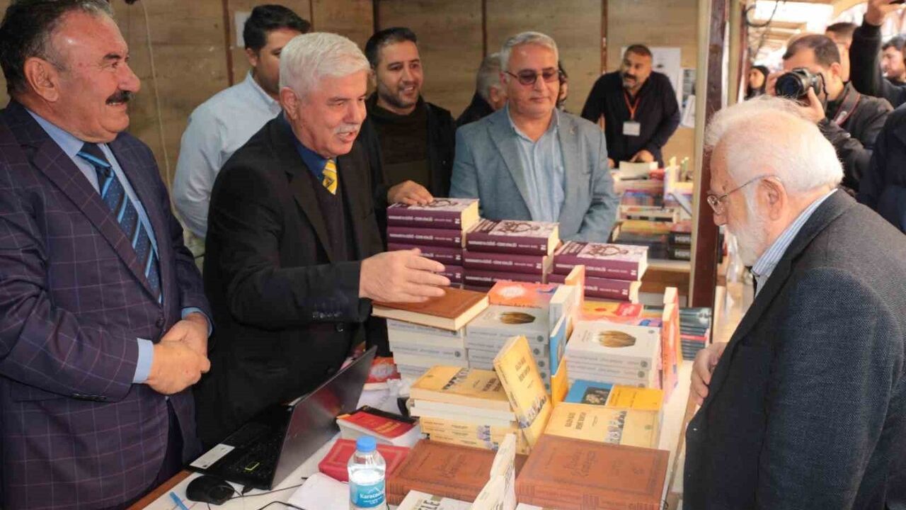 Cizre Kitap Fuarı 10 günde 100 bini aşkın ziyaretçiyle sona erdi