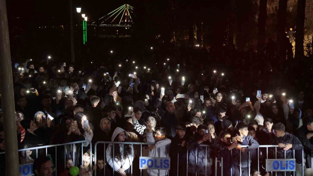 Cizre Kitap Fuarı'nda Rojin Konseri Mir Parkı'nda Gerçekleşti