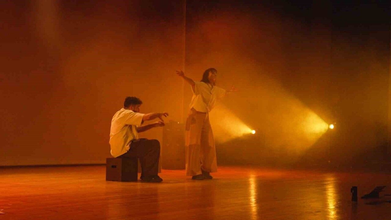 Claire&Antho'nin 'Souvenirs'ı 21. Uluslararası Bursa Karagöz, Kukla ve Gölge Oyunları Festivali'nde sahnelendi