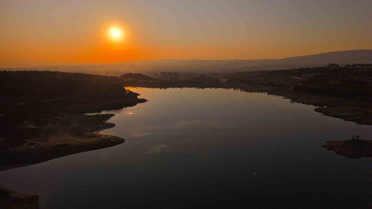Çomar Barajı, Çorum merkezine yaklaşık 5 km: Gün batımı manzarası ve rekreasyon