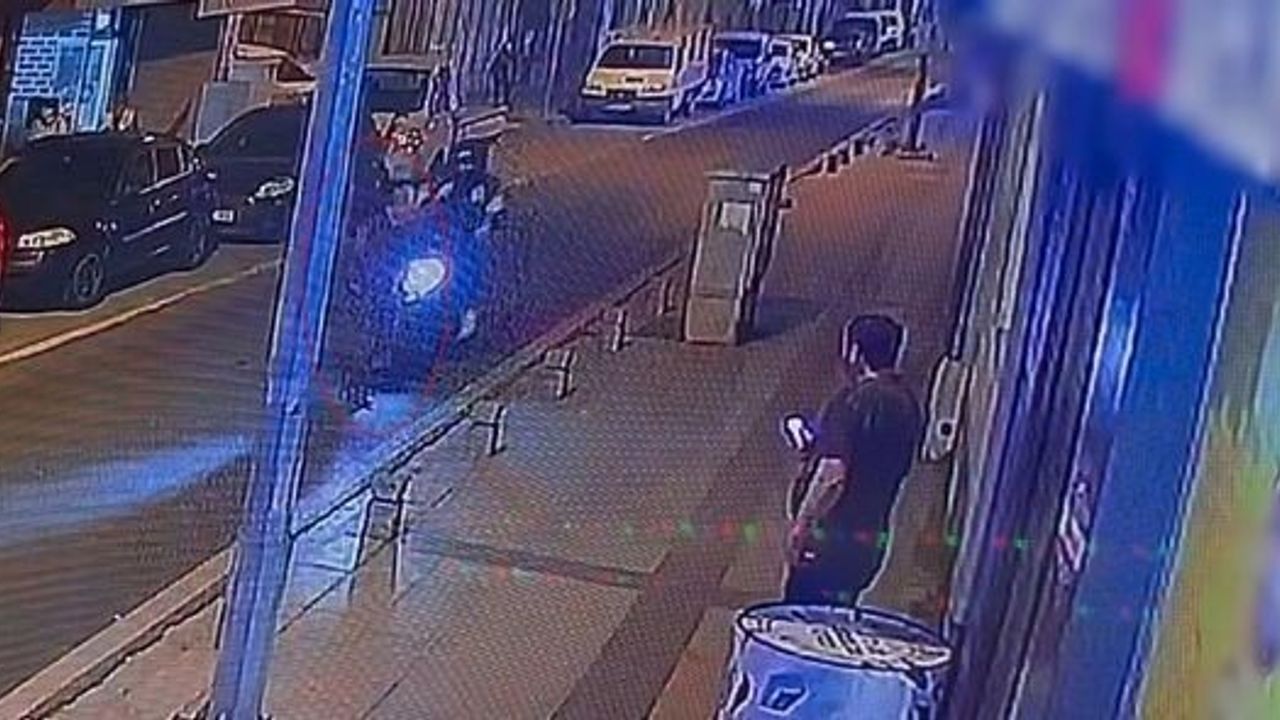 Çorlu'da alkollü yayanın motosiklet çarpması sonucu yaralandığı kaza kamerada