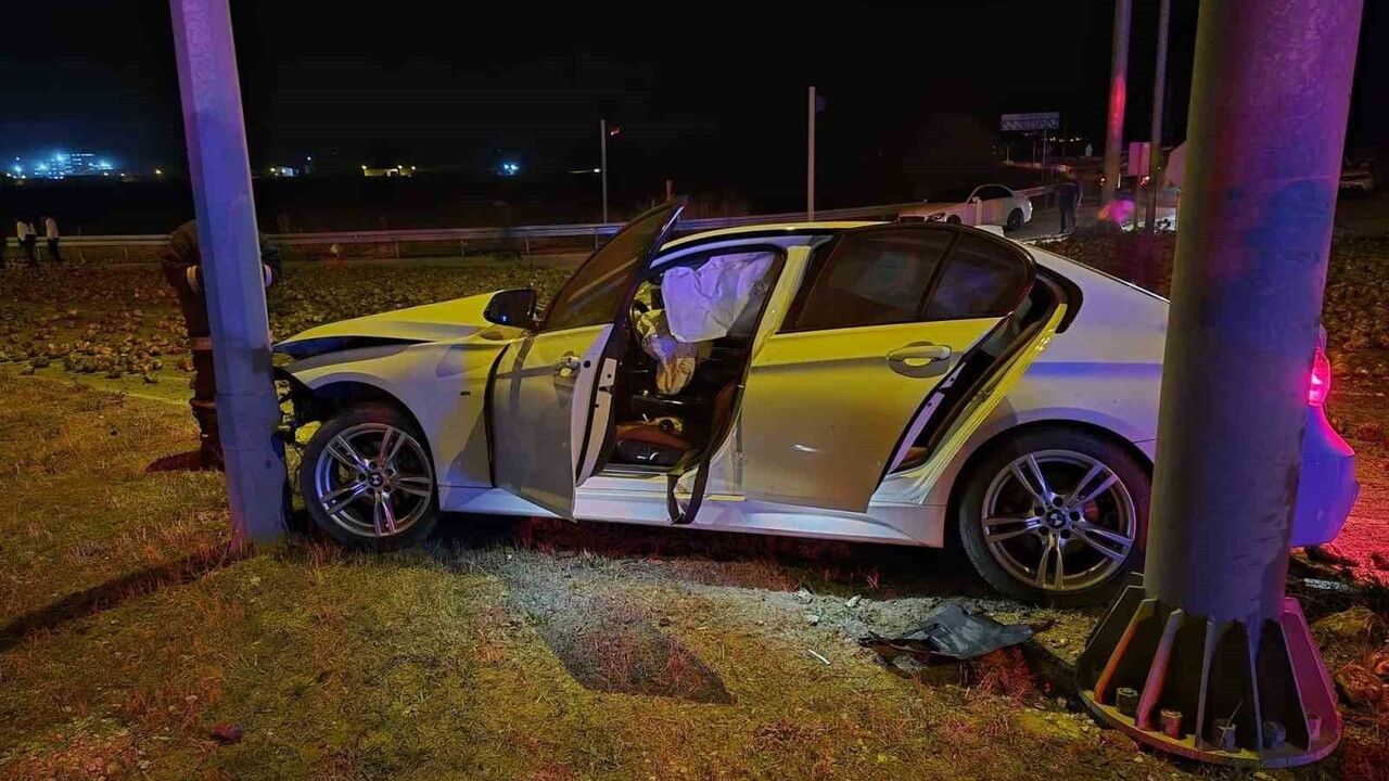 Çorum Alaca’da şeker pancarı yüklü tır ile otomobil çarpıştı: 3 yaralı