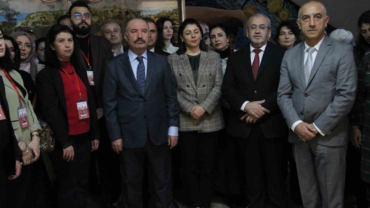 Çorum'da 7. Geleneksel Karma Resim Sergisi: 61 Eser Şehit Öğretmenler İçin Sergilendi