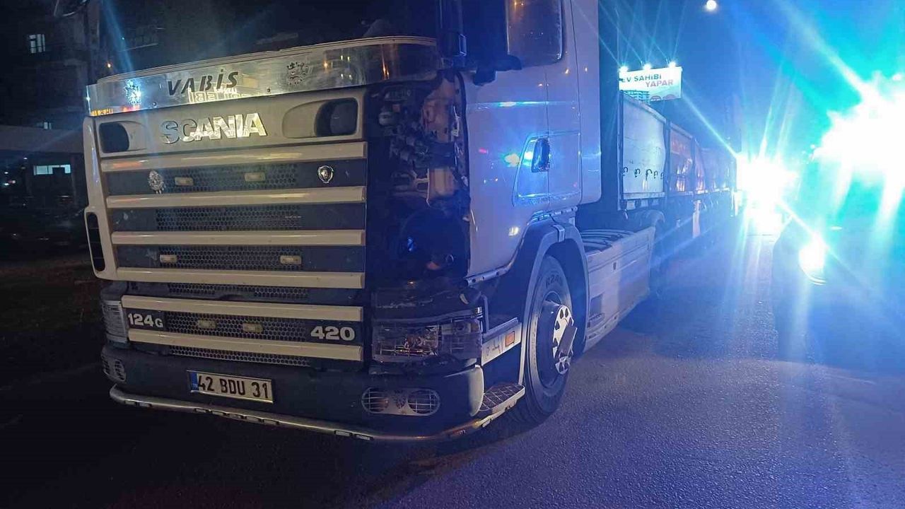 Çorum'da çevre yolunda tırın çarptığı kadın ağır yaralandı