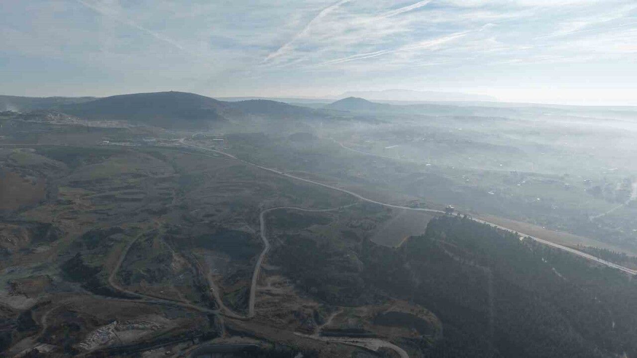 Çorum'da Sabah Sisleri Kent Merkezi ile Ankara-Samsun Karayolunu Etkiledi