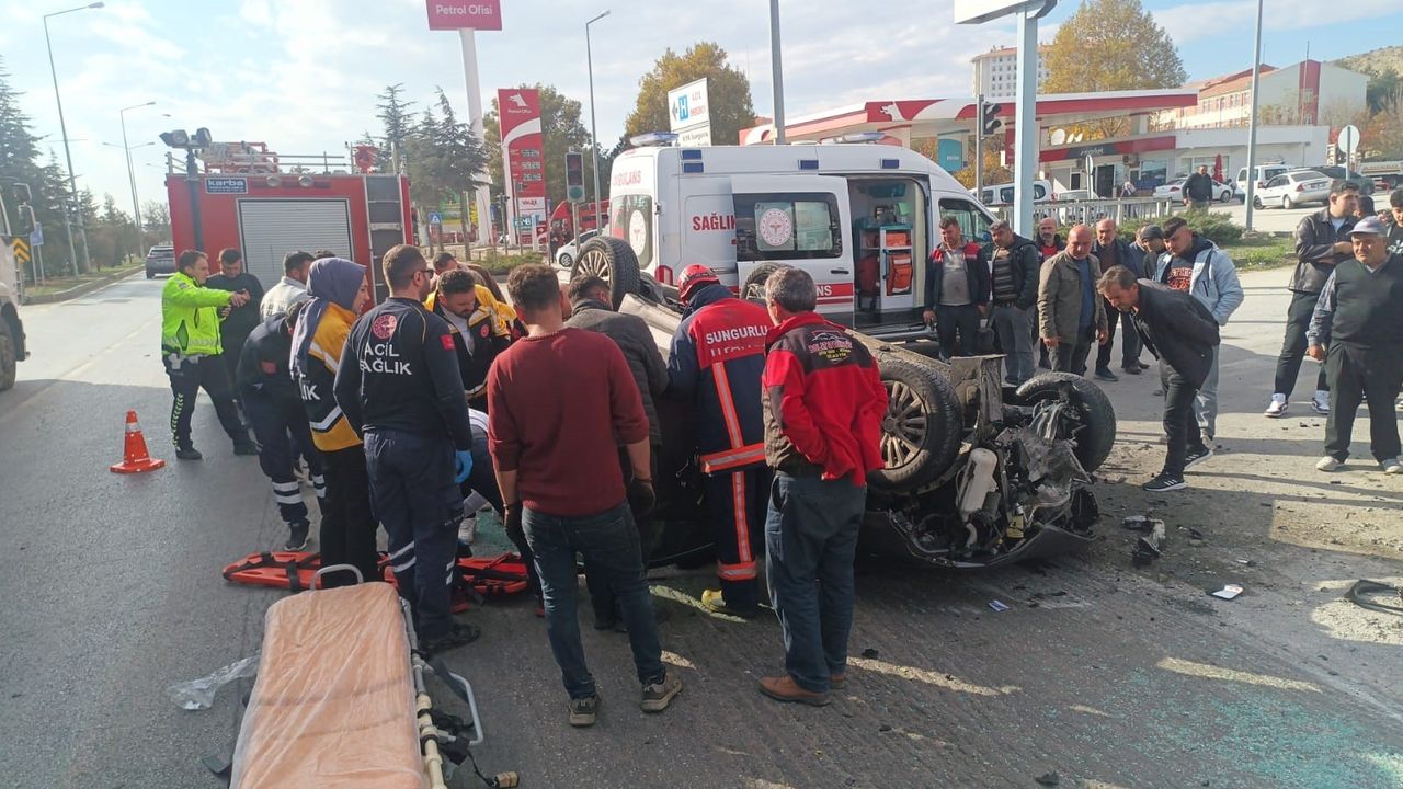 Çorum Sungurlu'da Takla Atan Otomobilin Sürücüsü Yaralandı