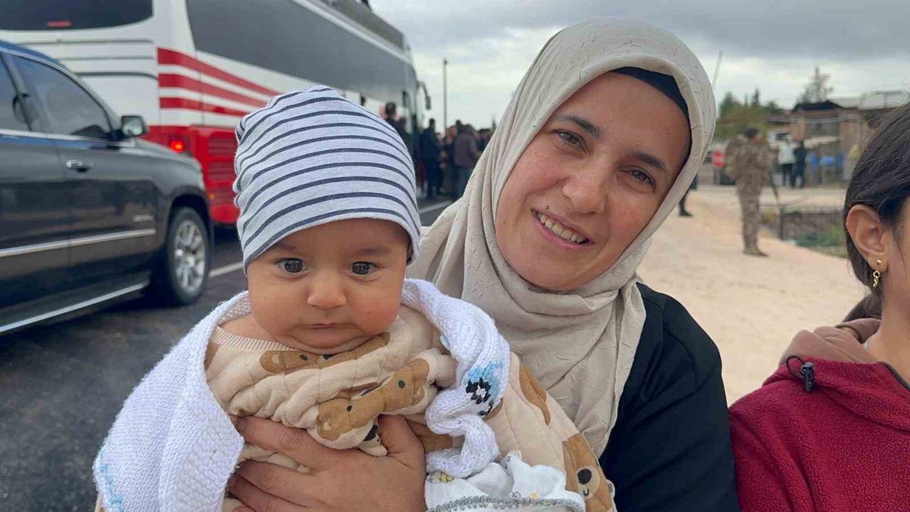 Cumhurbaşkanı Erdoğan, Adıyaman ziyaretinde 4 aylık bebeği kucağına aldı