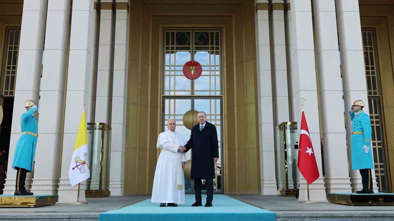 Cumhurbaşkanı Erdoğan, Vatikan Devleti Başkanı Papa 14. Leo’yu Cumhurbaşkanlığı’nda resmi törenle karşıladı