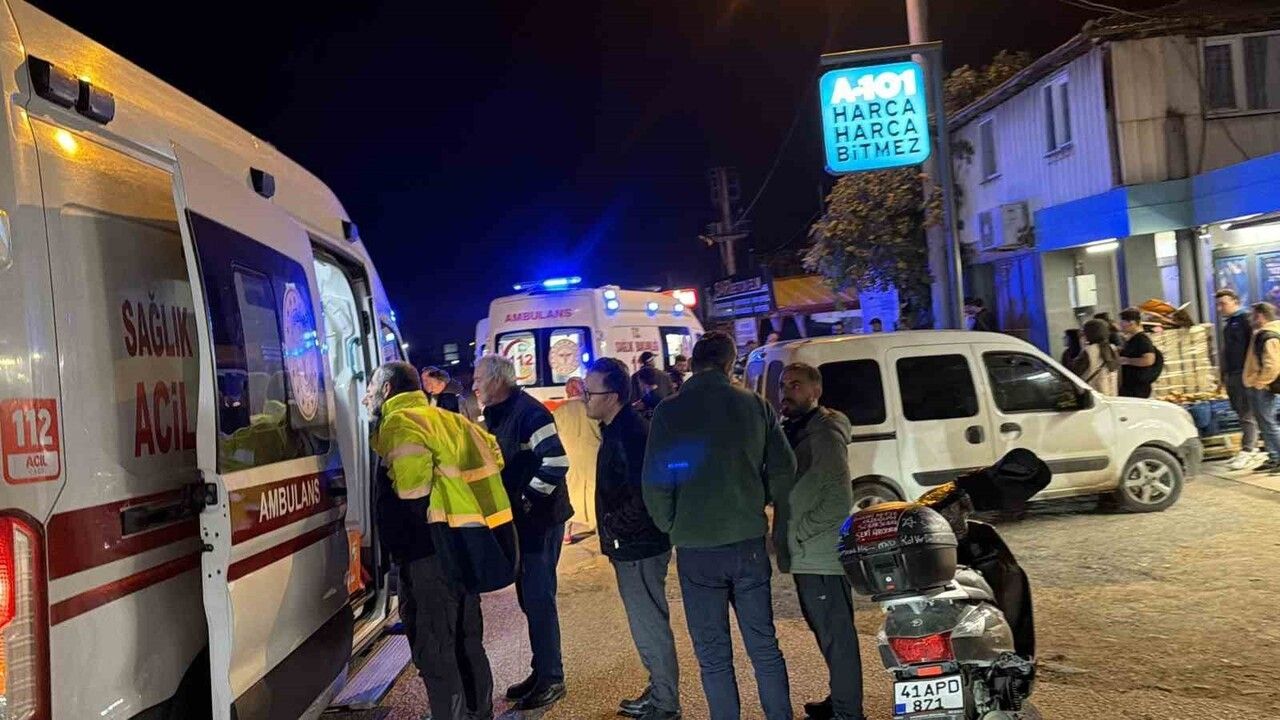 D-100 Karayolu Doğanlı ışıklı kavşağında motosikletin yaya çarpması: 3 kişi yaralandı