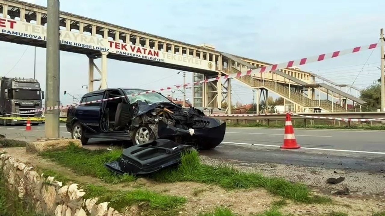 D-650'de park halindeki tıra çarpan otomobilde ağır yaralanan kadın hayatını kaybetti