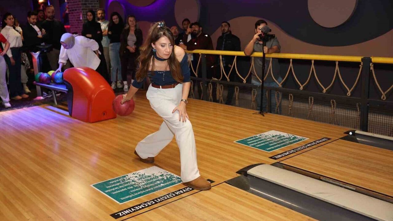 Darıca'da 24 Kasım Öğretmenler Günü bowling turnuvasıyla kutlandı