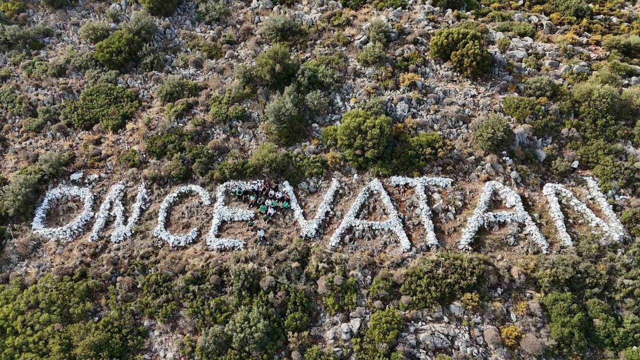 Datça’da 20 genç 'Önce Vatan' yazısını yenileyerek simgeye sahip çıktı