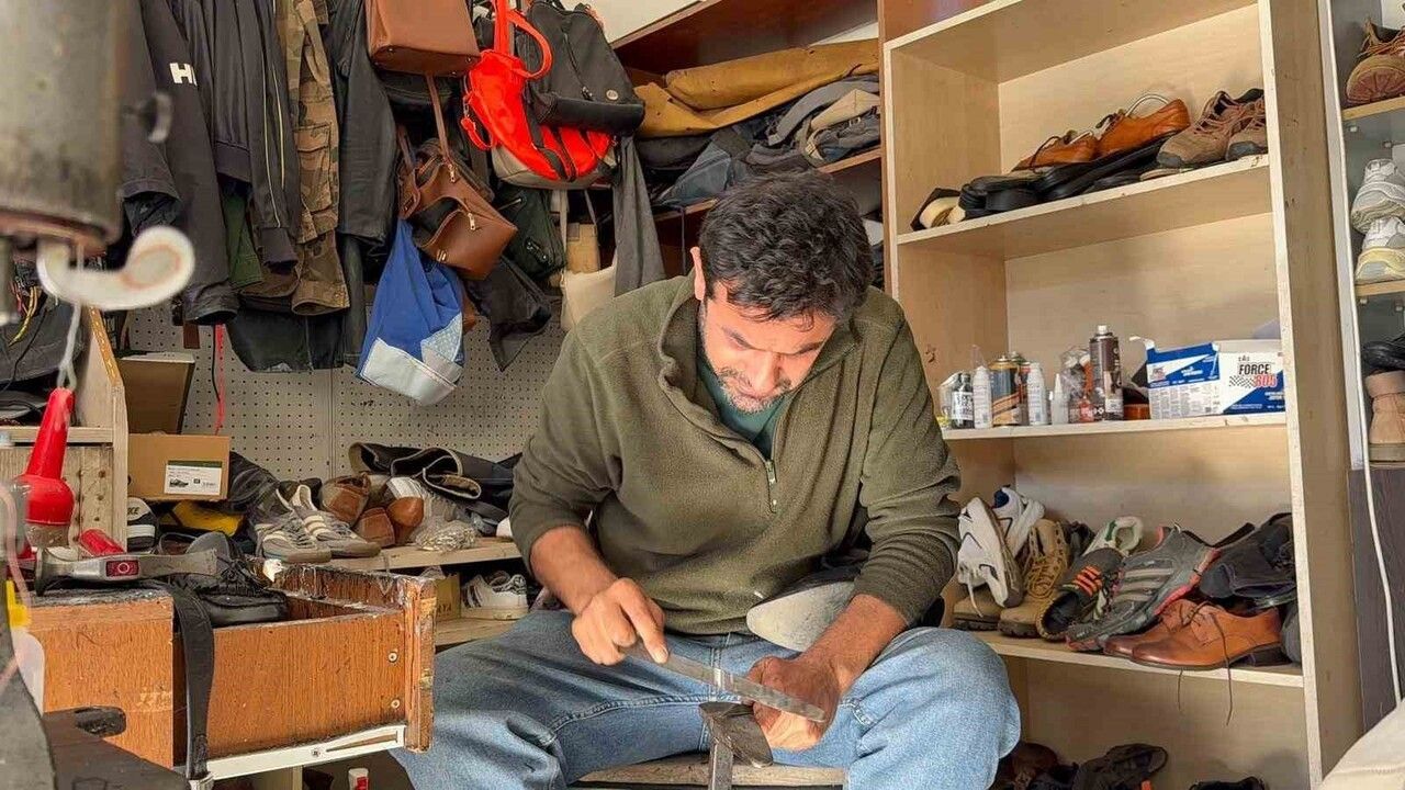 Datça'nın tek ayakkabı tamircisi Rıdvan Arslan: 26 yıldır hizmet veriyor