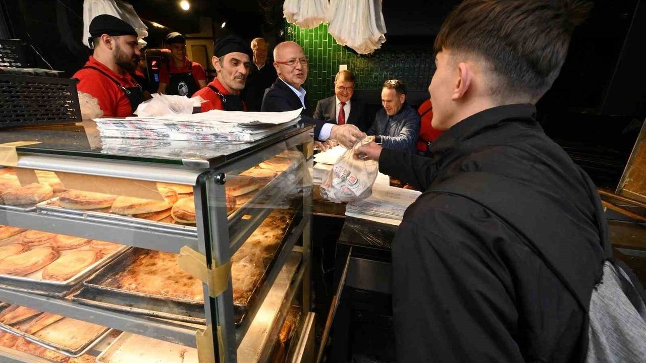 Davut Gürkan çarşı esnafıyla buluştu: Talepler dinlendi, destek mesajı verildi