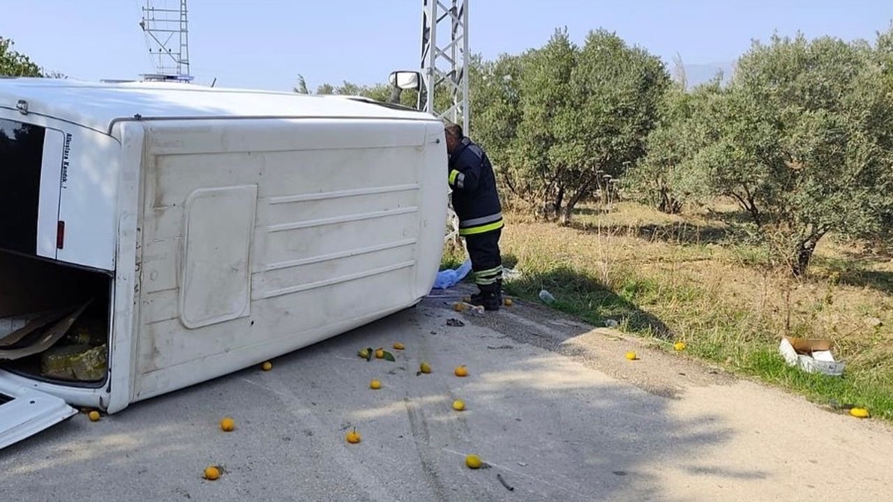 Defne'de minibüsle otomobil çarpıştı: 2 yaralı