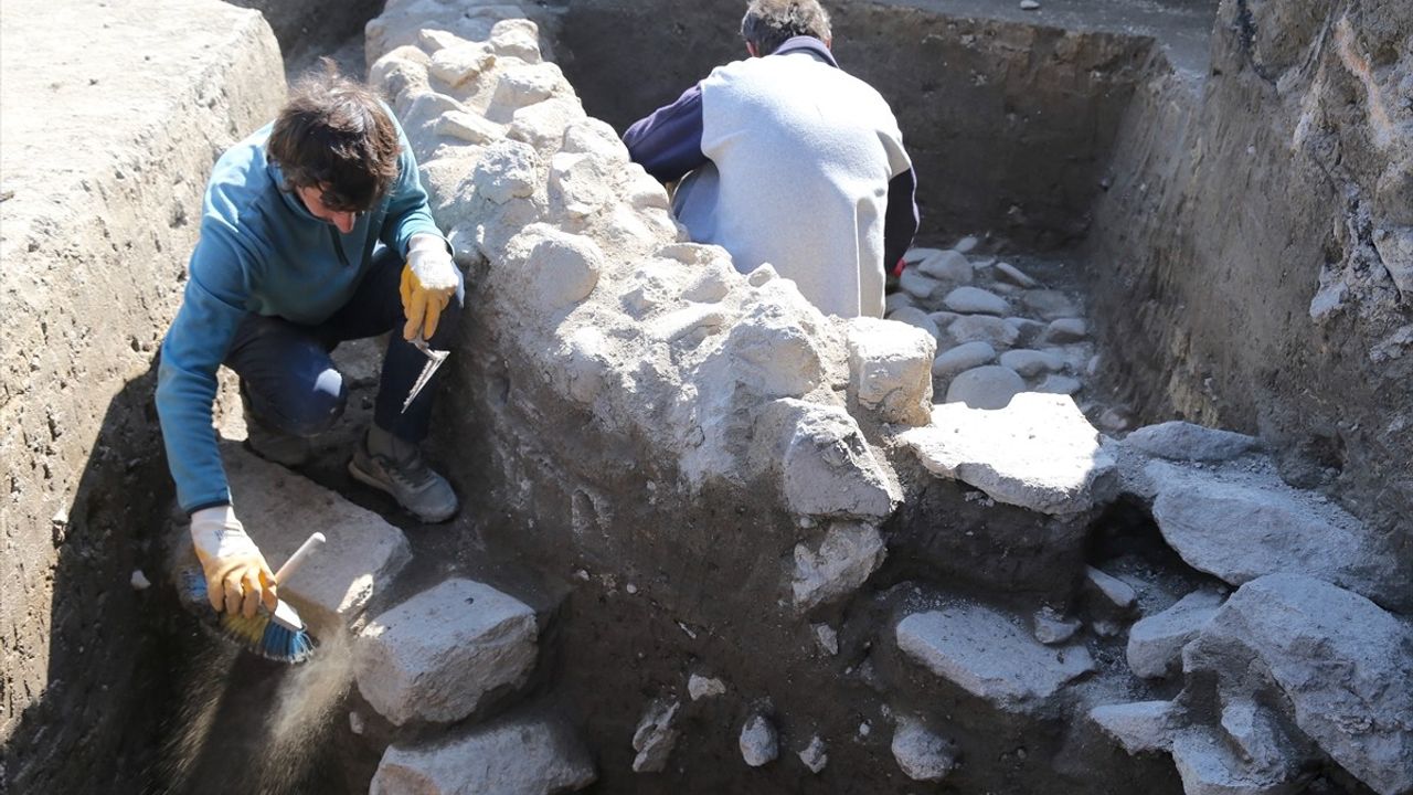 Değirmenler Höyük'te yeni bulgular Karaz öncesi mimari evreleri açığa çıkarıyor