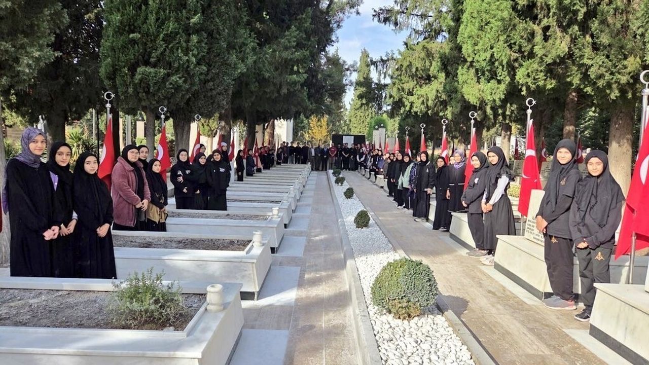 Denizli'de 24 Kasım Öğretmenler Günü'nde şehit öğretmenler dualarla anıldı