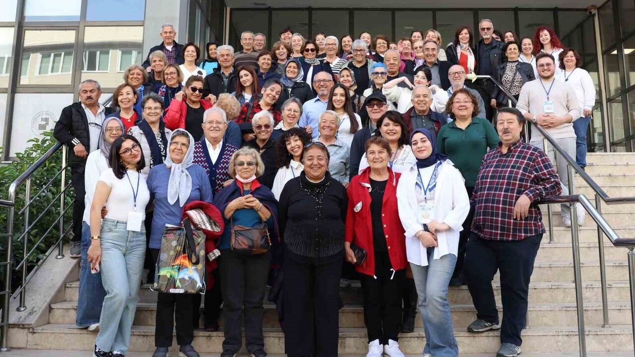 Denizli'de 'Dijital Köprüler' Projesiyle 60 Yaş Üstü Bireylerin Dijital Erişimi ve Kuşaklararası Bağlar Güçlendirildi