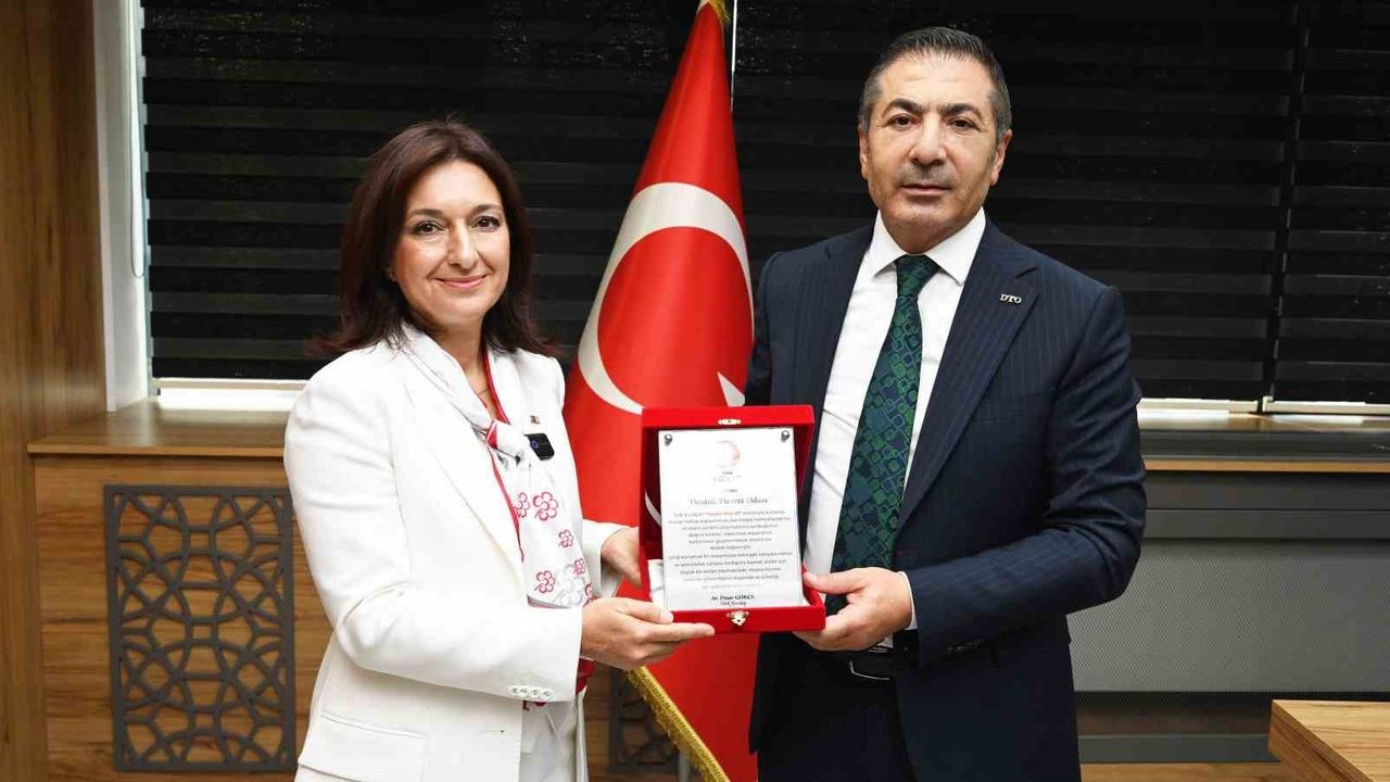 Denizli'de Kızılay Haftası etkinlikleri: DTO önünde kan bağışı ve farkındalık çalışmaları