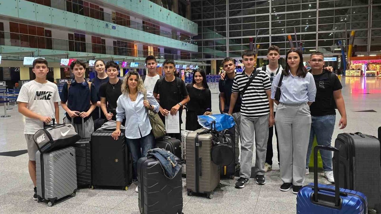 Denizli'den 12 Turizm Lisesi Öğrencisi Hannover'de 90 Günlük Stajı Tamamladı