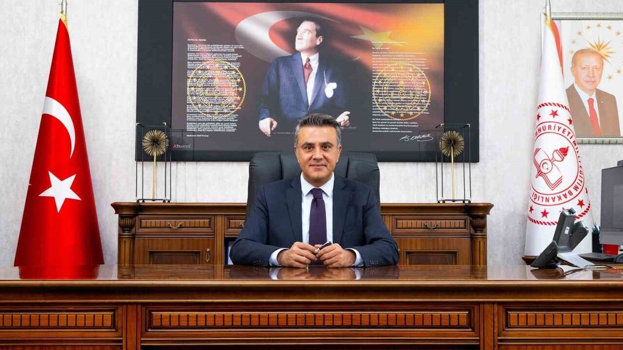 Denizli İl Milli Eğitim Müdürü Emre Çalışkan'tan 24 Kasım Öğretmenler Günü mesajı