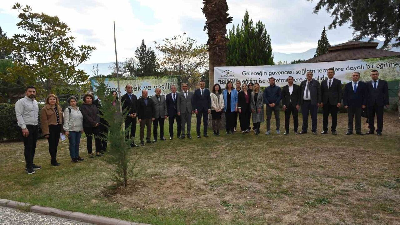 Denizli Milli Eğitim 'Yeşeren Eller Hareketi' ile Fidan Dikme Kampanyası Başlattı