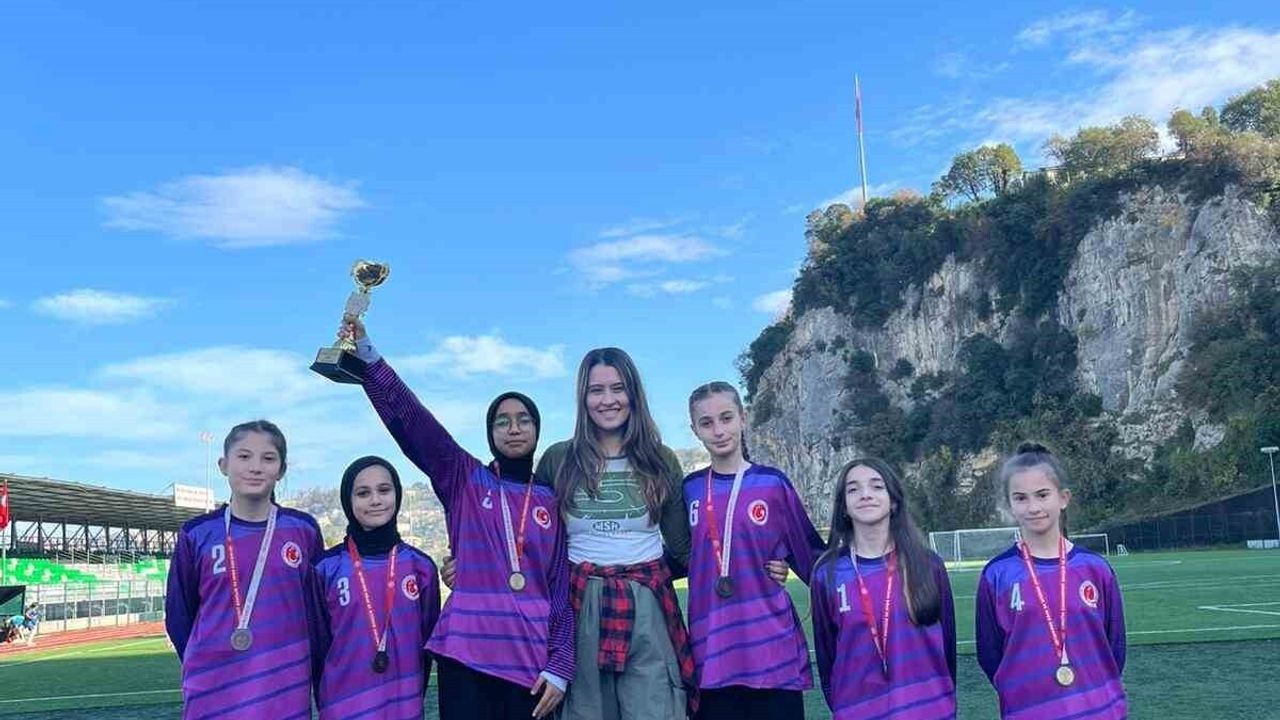 Devrekli İmam Hatipli öğrenciler Zonguldak krosunda il ikincisi ve üçüncüsü oldu