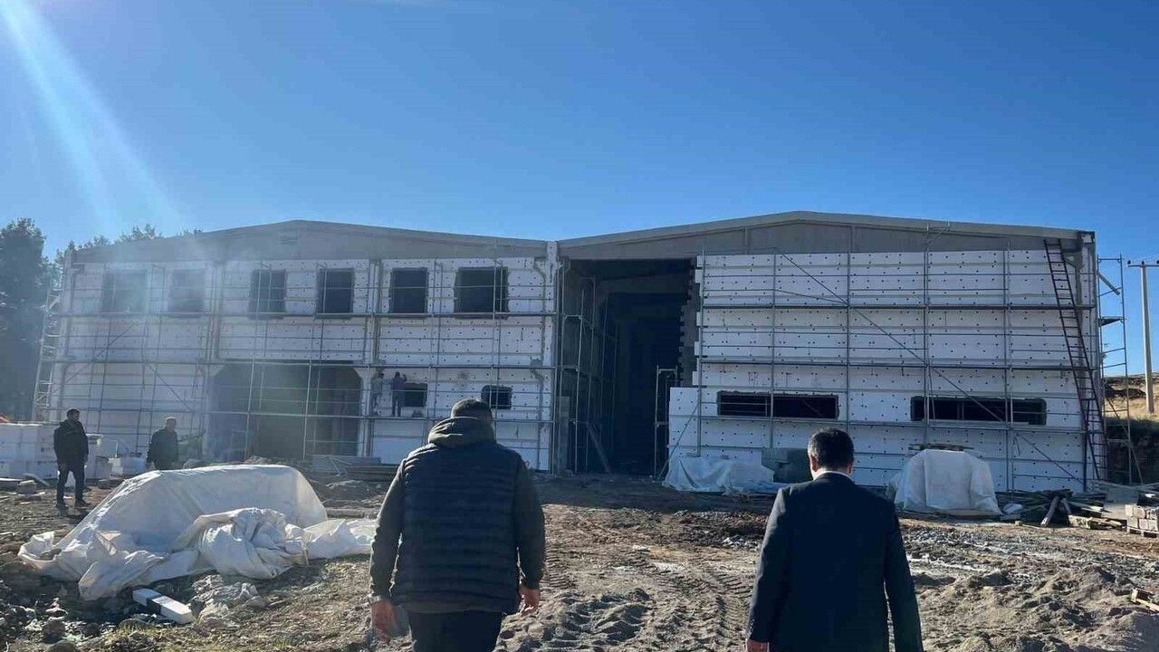 Dicle'de tekstil atölyesi inşaatı yerinde incelendi: istihdama katkı hedefleniyor