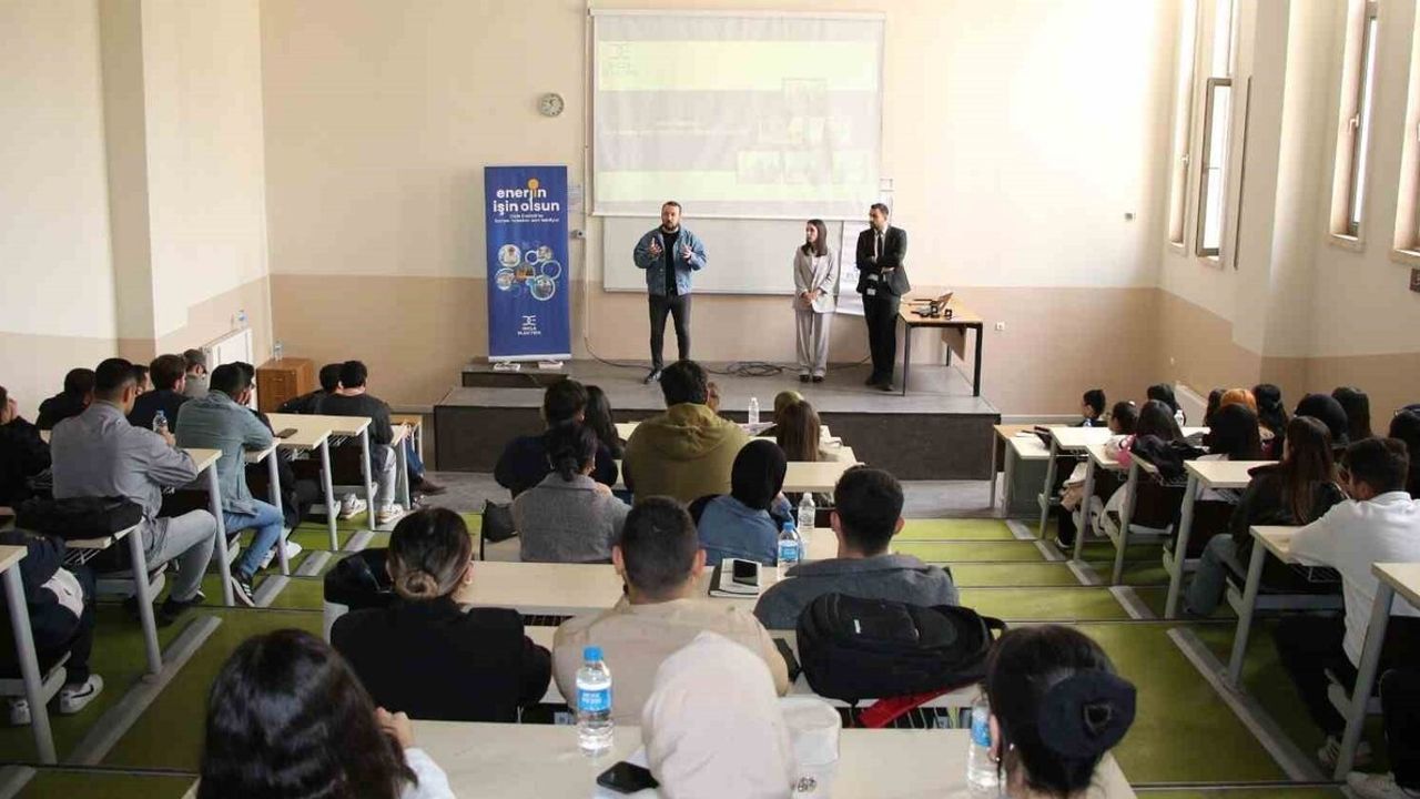 Dicle Elektrik, 'Enerjin İşin Olsun' kapsamında Mardin Artuklu Üniversitesi öğrencileriyle buluştu