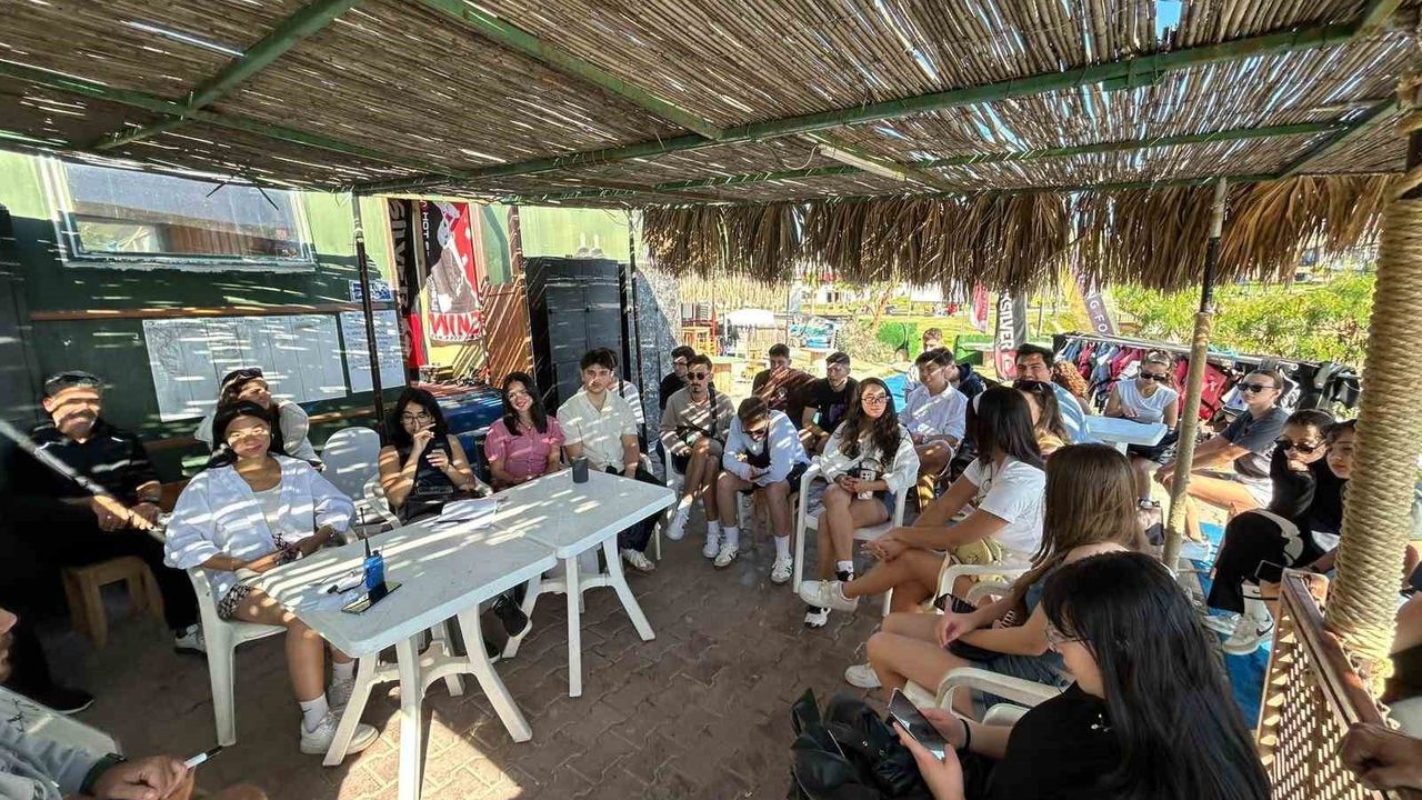 Didim MYO Turizm ve Seyahat Öğrencilerine Yat Dersinde Amatör Denizci Belgesi Eğitimi