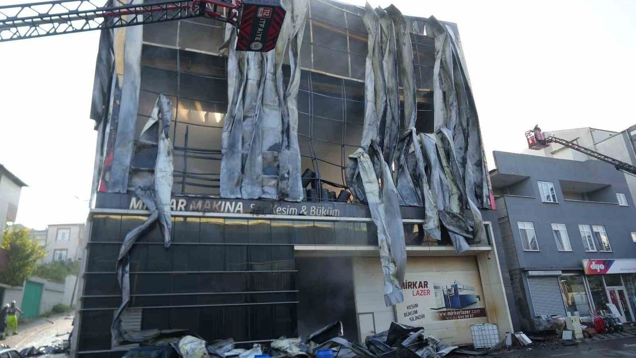 Dilovası'nda parfüm dolum tesisi yangınında istasyon önlemiyle olası ikinci facia önlendi