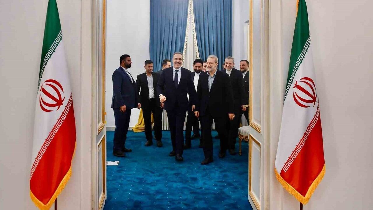 Dışişleri Bakanı Fidan, Tahran'da Laricani ile Bölgesel Güvenlik ve İşbirliğini Görüştü