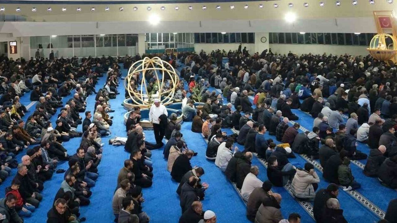 Diyanet Cuma hutbesinde 'Şiddetin Çaresi: Merhamet Eğitimi'ni vurguladı