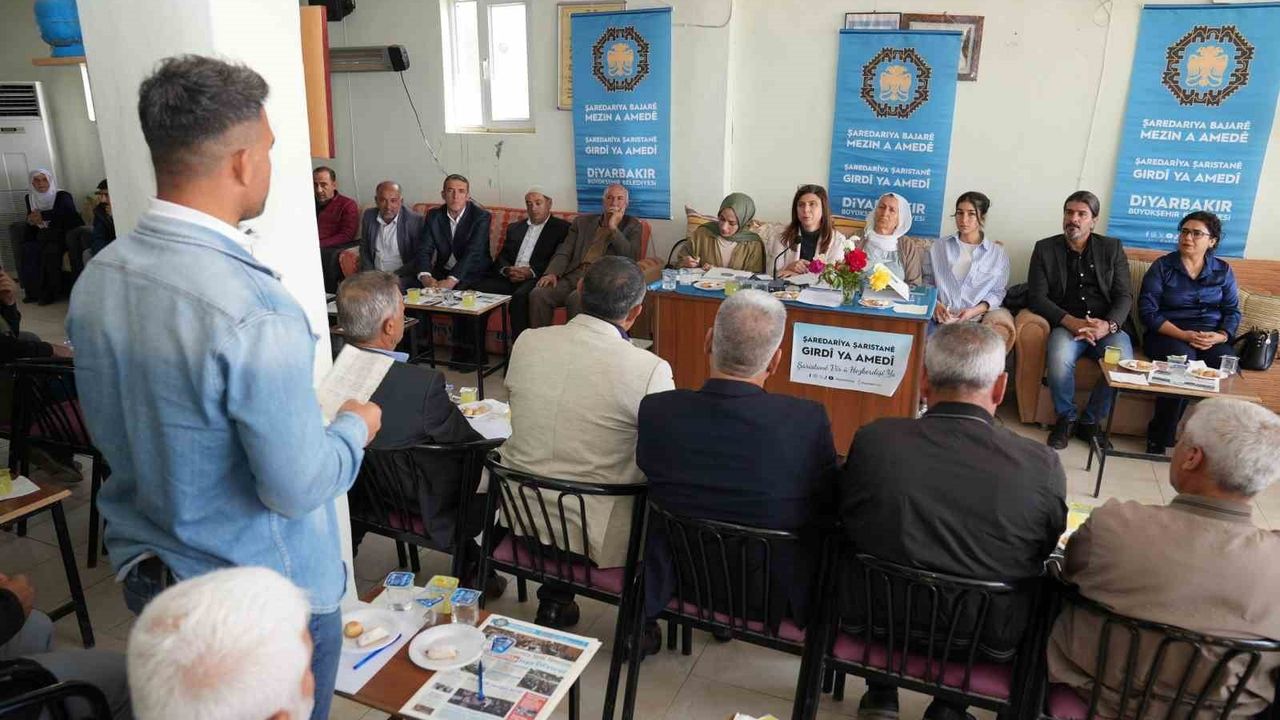 Diyarbakır Büyükşehir Başkanı Serra Bucak, Hazro’da muhtarlarla bir araya geldi: Su, yol ve altyapı talepleri gündemde