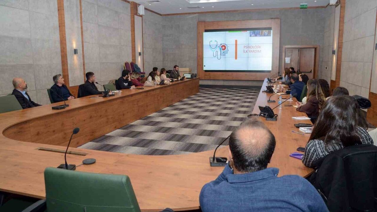 Diyarbakır Büyükşehir Belediyesi personeline iki günlük psikolojik ilk yardım eğitimi verildi