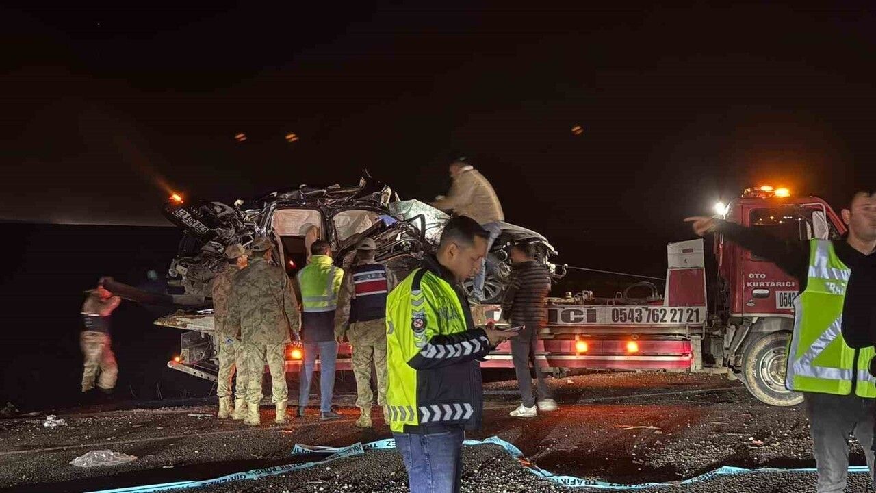 Diyarbakır Çınar'da zincirleme kaza: 4 ölü, 13 yaralı