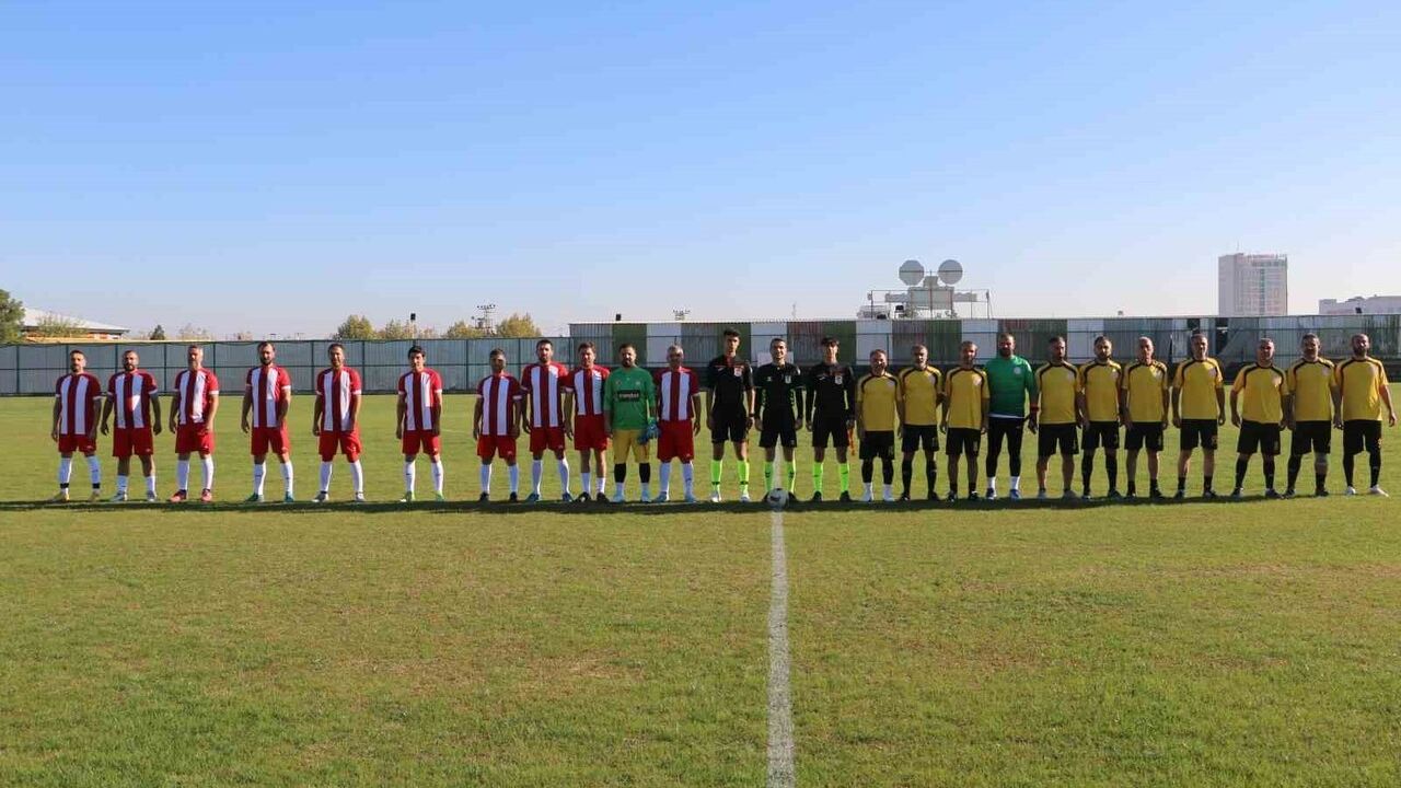 Diyarbakır'da 24 Kasım Öğretmenler Günü'nde Dostluk Maçı